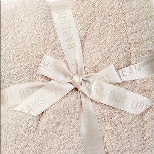 NWT! Barefoot Dreams Blanket